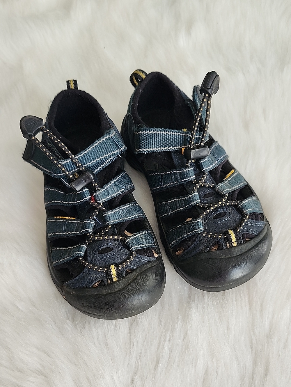 KEEN Closed-Toe Outdoor Quick-dry  Water Hiking Sandals .